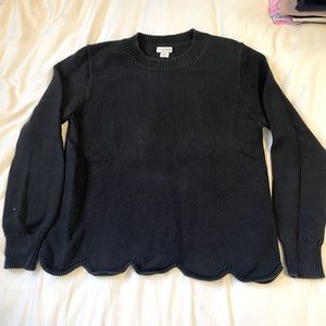 Black, scalloped-bottom sweater - SIZE S